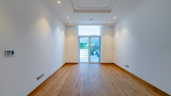 Elegant 1-Bed w Study | Private Garden | Tenanted, picture 12