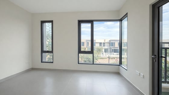 Skyline Elegance | 4BR Townhouse | Prime Spot, picture 6