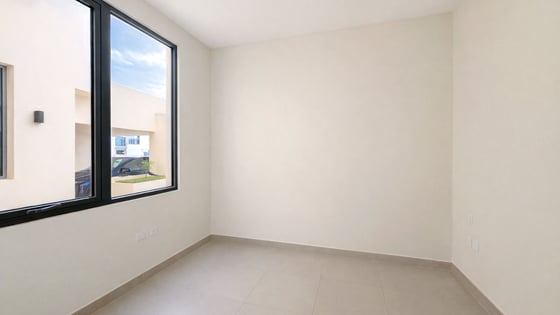 Skyline Elegance | 4BR Townhouse | Prime Spot, picture 9