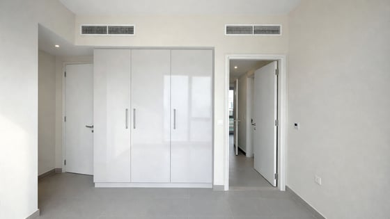 Skyline Elegance | 4BR Townhouse | Prime Spot, picture 8