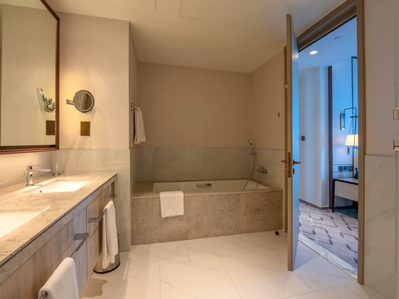 Stunning 2-Bed Apartment | Dubai Creek Harbour, picture 13