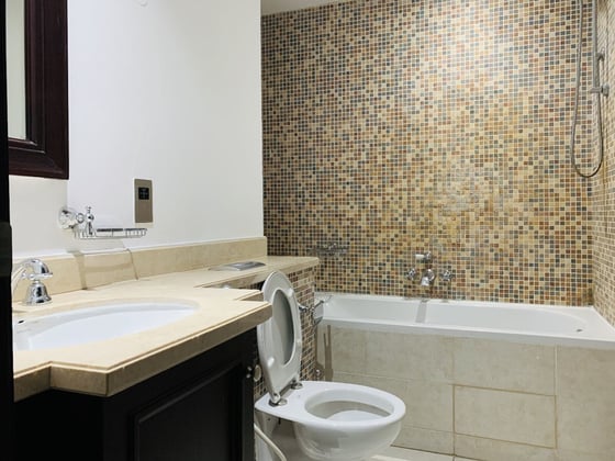 Burj Khalifa View | 2BR En-suite | Vacant mid Feb, picture 8