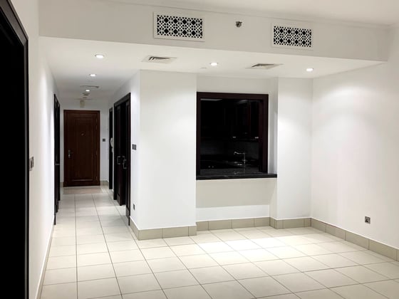 Burj Khalifa View | 2BR En-suite | Vacant mid Feb, picture 3