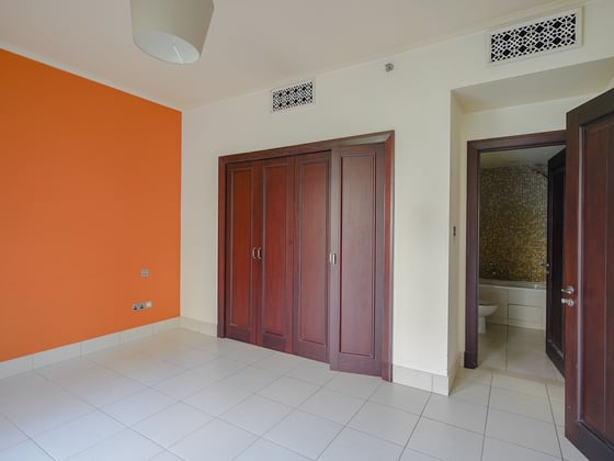 Burj Khalifa View | 2BR En-suite | Vacant mid Feb, picture 5