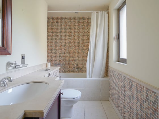 Burj Khalifa View | 2BR En-suite | Vacant mid Feb, picture 7