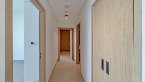 Skyline Serenity | Prime Location | Luxurious Living, picture 8