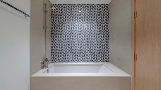 Skyline Serenity | Prime Location | Luxurious Living, picture 12