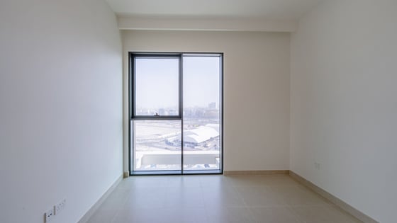 Skyline Serenity | Prime Location | Luxurious Living, picture 9