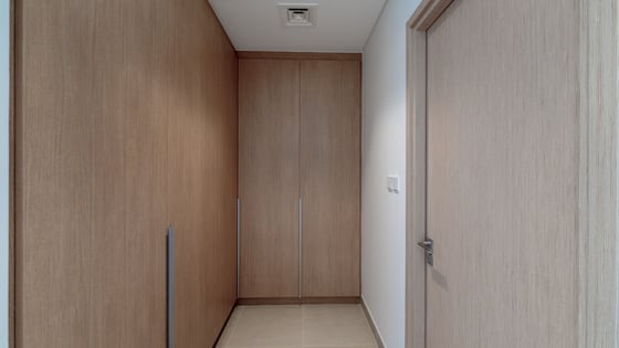 Skyline Serenity | Prime Location | Luxurious Living, picture 13