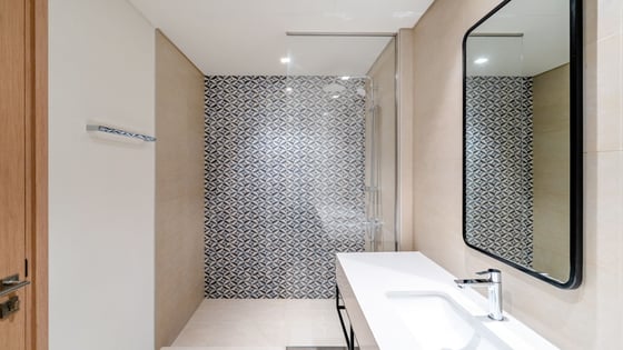 Skyline Serenity | Prime Location | Luxurious Living, picture 15