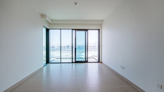 Skyline Serenity | Prime Location | Luxurious Living, picture 4