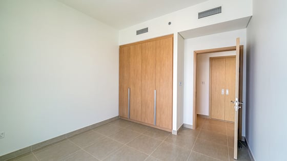 Skyline Serenity | Prime Location | Luxurious Living, picture 10