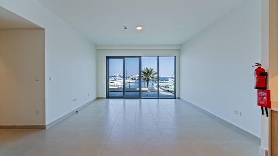 Stunning Waterfront Living | Exclusive 3BR Home, picture 2