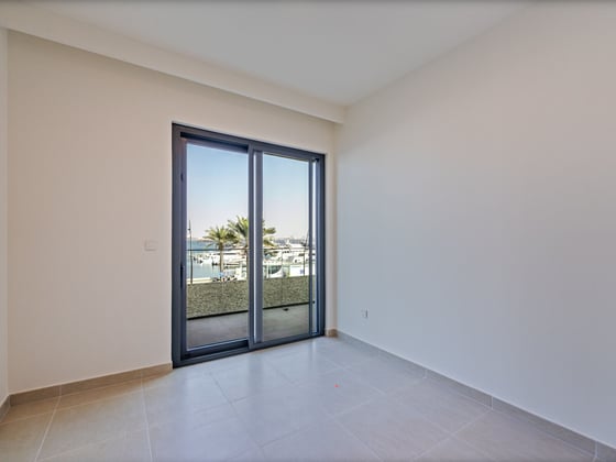 Stunning Waterfront Living | 3BR | Exclusive Home, picture 5