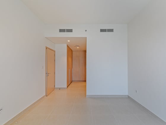 Stunning Waterfront Living | 3BR | Exclusive Home, picture 8