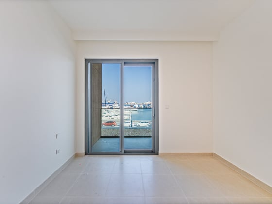 Stunning Waterfront Living | 3BR | Exclusive Home, picture 6