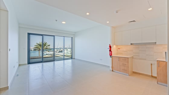 Stunning Waterfront Living | Exclusive 3BR Home, picture 1