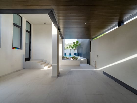 Stunning 4-Bed Custom Made Fully Furnished Villa, picture 3