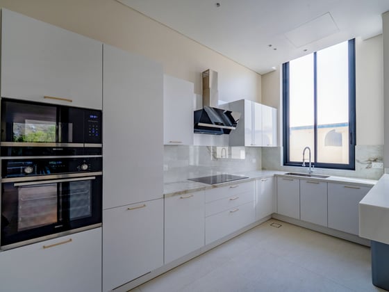 Stunning 4-Bed Custom Made Fully Furnished Villa, picture 15