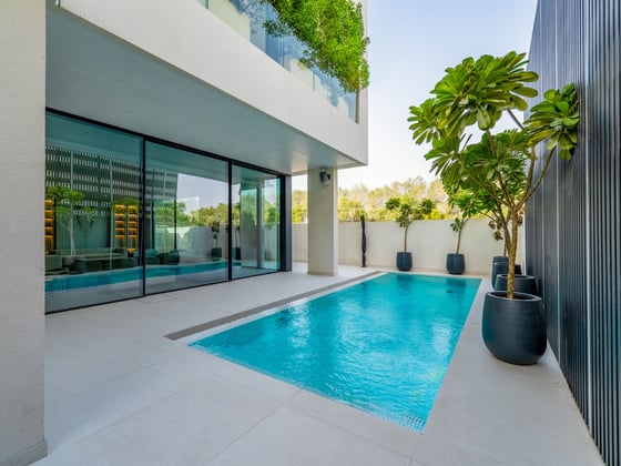 Video tour for Stunning 4-Bed Custom Made Fully Furnished Villa