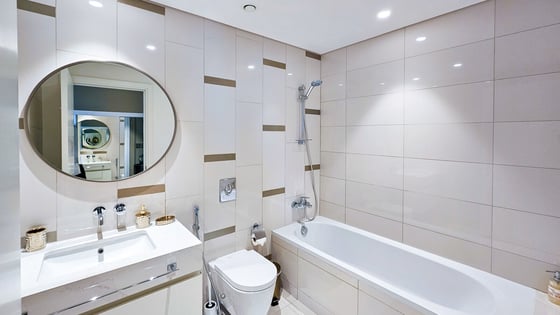 Stunning Waterfront Apartment | 2 Beds | Beach Vista, picture 11