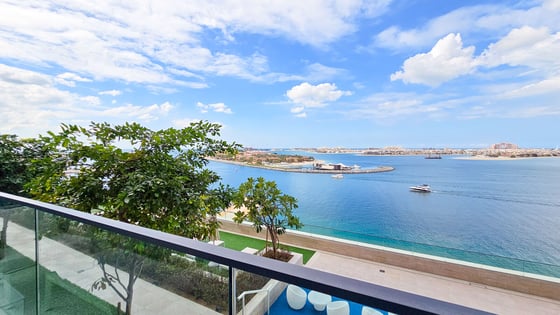 Stunning Waterfront Apartment | 2 Beds | Beach Vista, picture 1