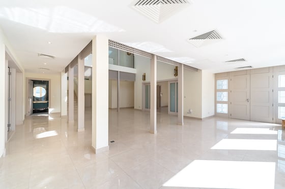 Private Pool | Lakeside Luxury | Available Now, picture 9