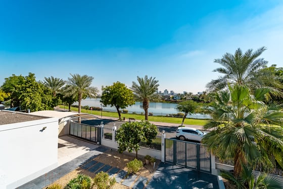 Private Pool | Lakeside Luxury | Available Now, picture 5