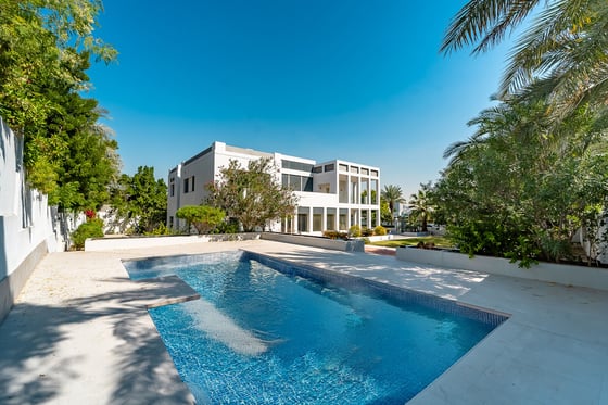 Private Pool | Lakeside Luxury | Available Now, picture 1