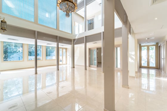 Private Pool | Lakeside Luxury | Available Now, picture 8