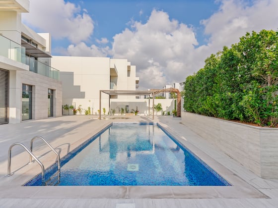 Luxury 4-Bed Villa | District One | MBR City, picture 1