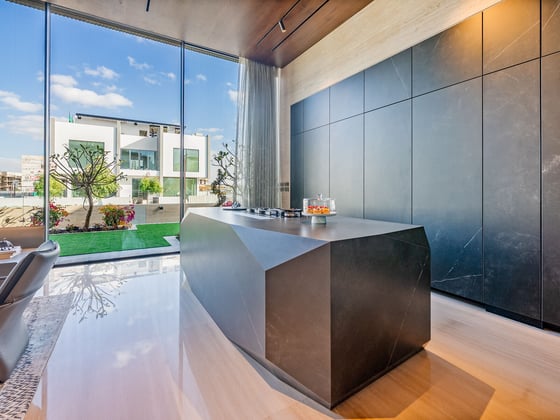 Fully Furnished | Luxurious Villa | Prime Location, picture 11