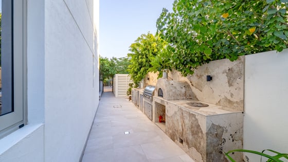 Refined Family-Friendly Villa in District One, picture 31