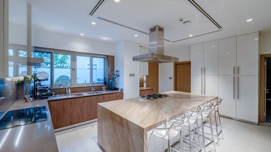 Refined Family-Friendly Villa in District One, picture 9