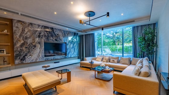 Refined Family-Friendly Villa in District One, picture 8