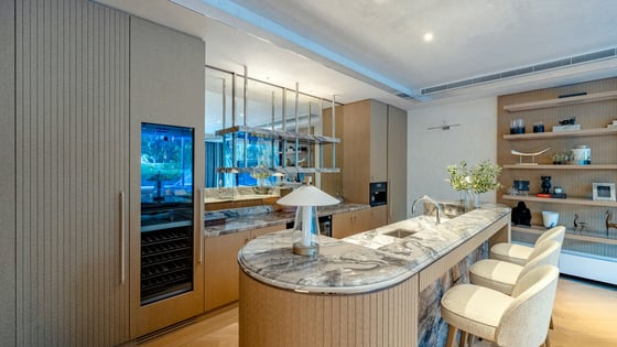 Refined Family-Friendly Villa in District One, picture 7