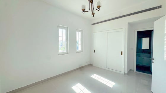 Fully upgraded 5BR Villa | Ready to move in, picture 5