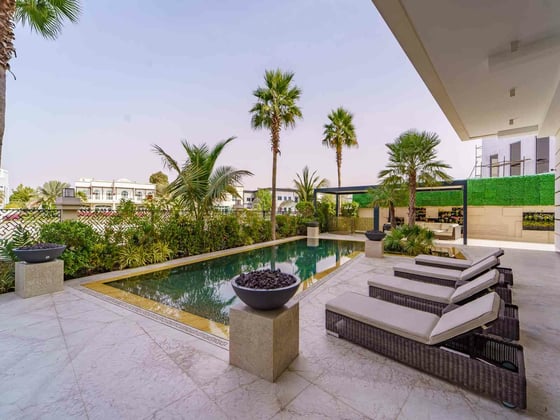 Expansive Luxury Mansion | Full Lake View, picture 2