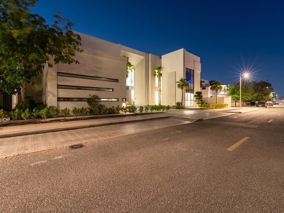 Vacant and Extended Ultra-Luxury Palm Villa, picture 23