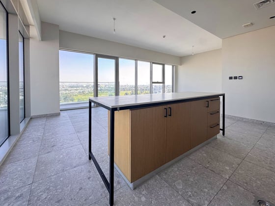 Modern 3BR | Well priced! Amazing golf course view, picture 3