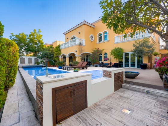 Exclusive Upgraded Lakefront Villa in Jumeirah Park, picture 3