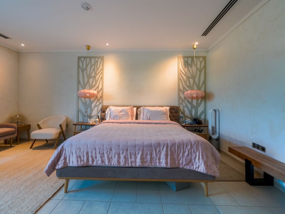 Exclusive Upgraded Lakefront Villa in Jumeirah Park, picture 7