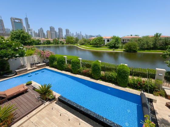 Exclusive Upgraded Lakefront Villa in Jumeirah Park, picture 1
