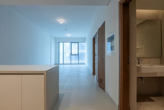 Canal Front | Luxurious Living | Prime Location, picture 4