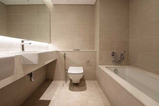 Canal Front | Luxurious Living | Prime Location, picture 11