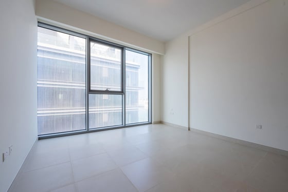 Canal Front | Luxurious Living | Prime Location, picture 2