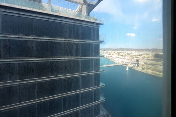 Canal Front | Luxurious Living | Prime Location, picture 13