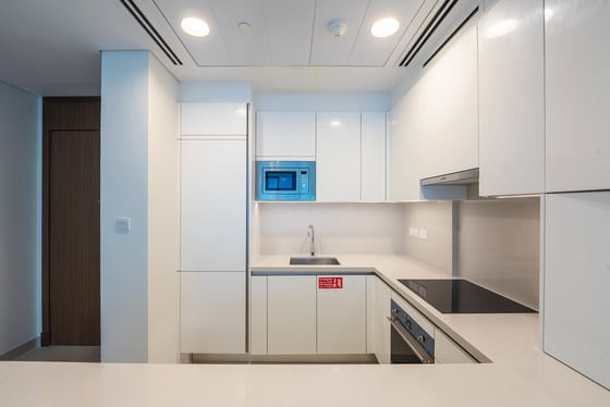 Canal Front | Luxurious Living | Prime Location, picture 5