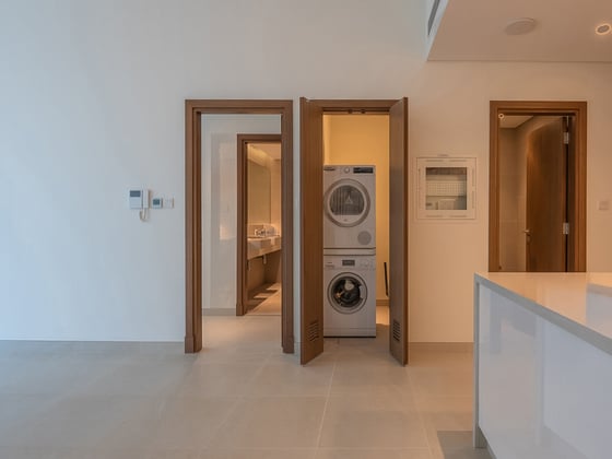 Canal Front | Luxurious Living | Prime Location, picture 7