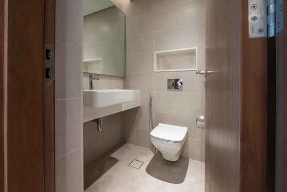 Canal Front | Luxurious Living | Prime Location, picture 12